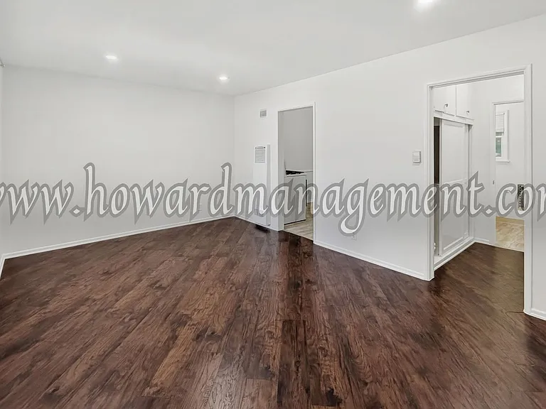 3717 Los Feliz — Photo 4