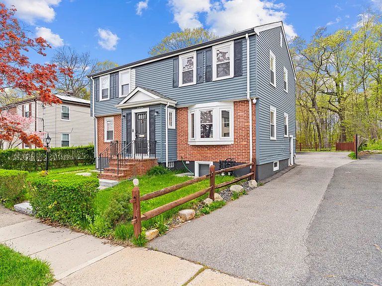92 Gladeside Ave #1 — Photo 1