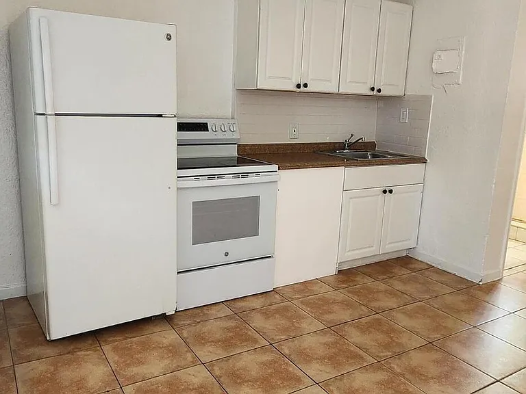 620 NW 7th Ave #28 — Photo 6