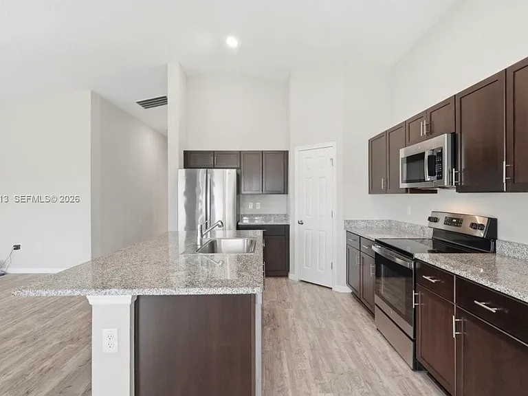 1536 Axel Cir — Photo 5