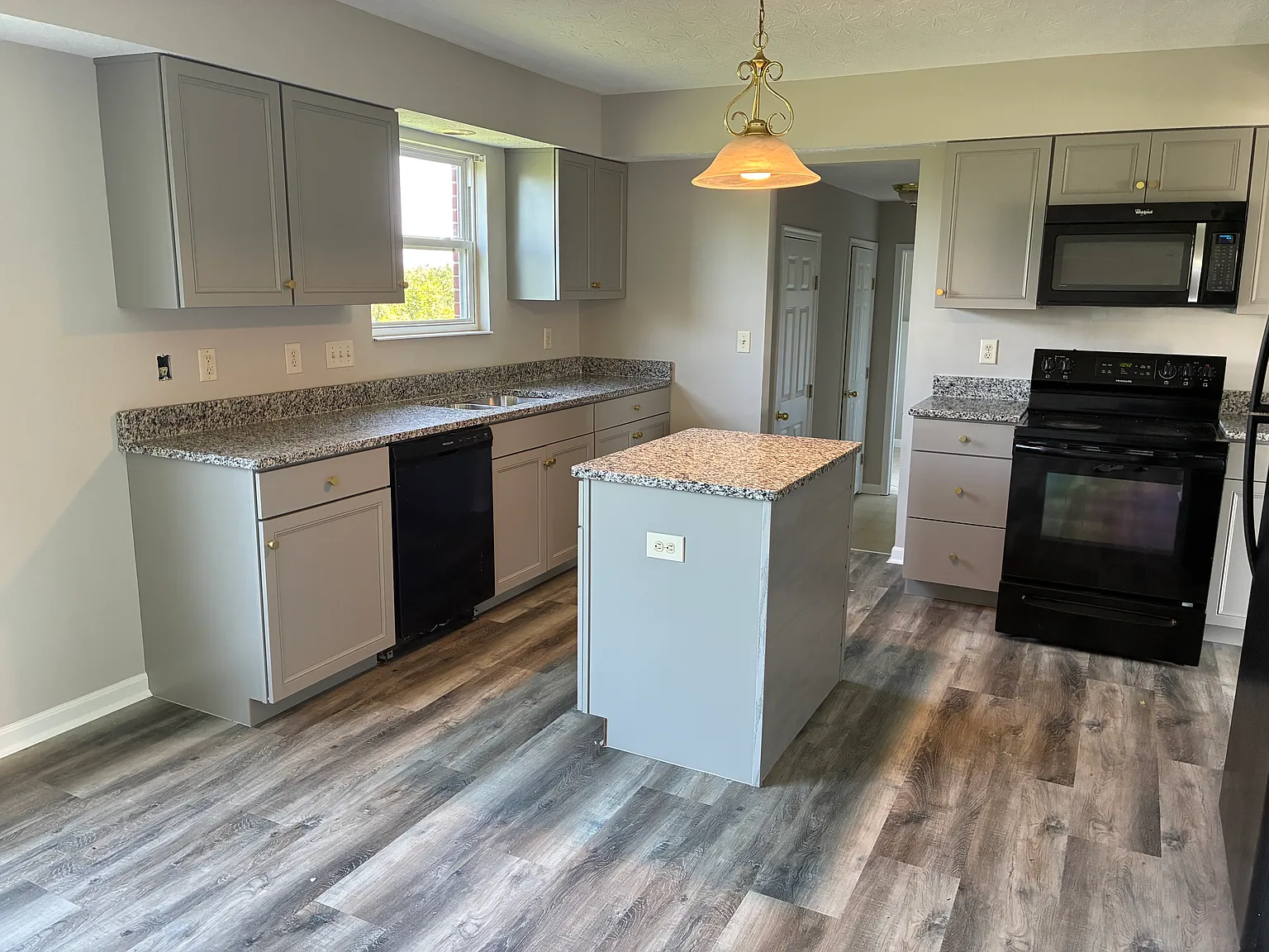 4 bed, 2.5 bath, 2240 sqft, $2,800 — Photo 2