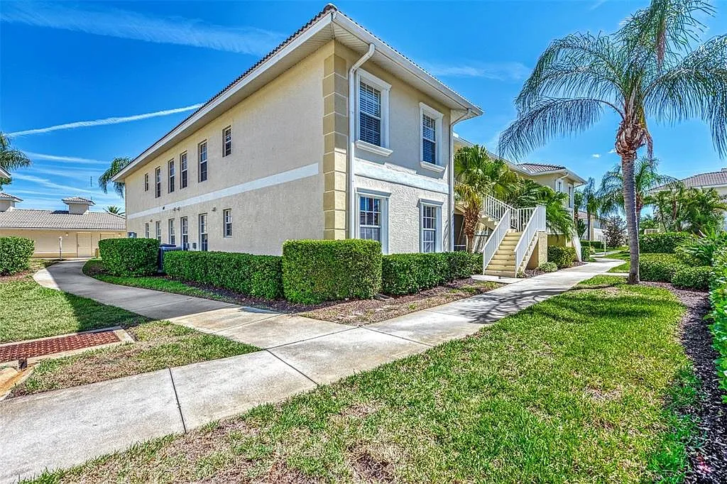 2 bed, 2.0 bath, 1235 sqft, $2,095 — Photo 3