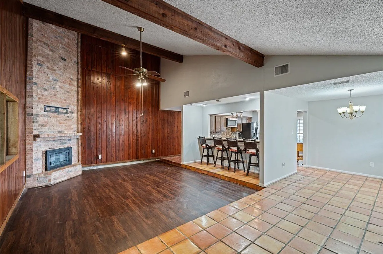 3 bed, 1986 sqft, $2,200 — Photo 2