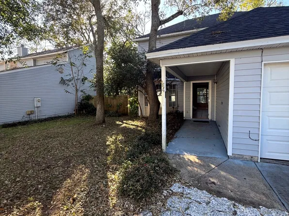 4 Forest Breeze Ct, Fort Walton Beach, FL 32547