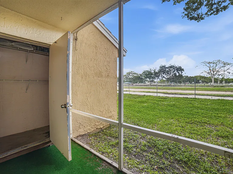 1041 Coral Club Dr #1041 — Photo 21