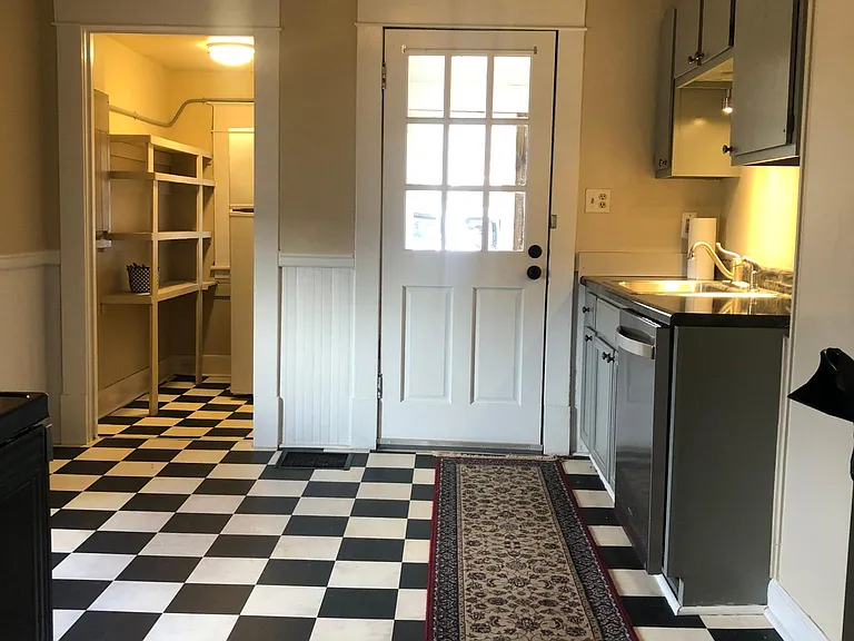 112 N Bruffey St — Photo 13