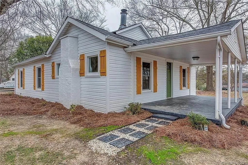 3 bed, 1.5 bath, 1207 sqft, $1,273 — Photo 2