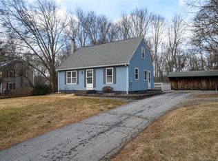 26 Arrowhead Dr, Griswold, CT 06351