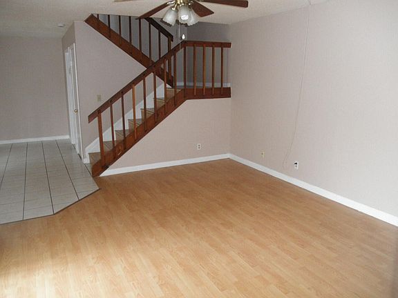 5th image of 571 Springdale Cir