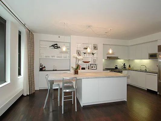 Sold by Sotheby's International Realty | media 16