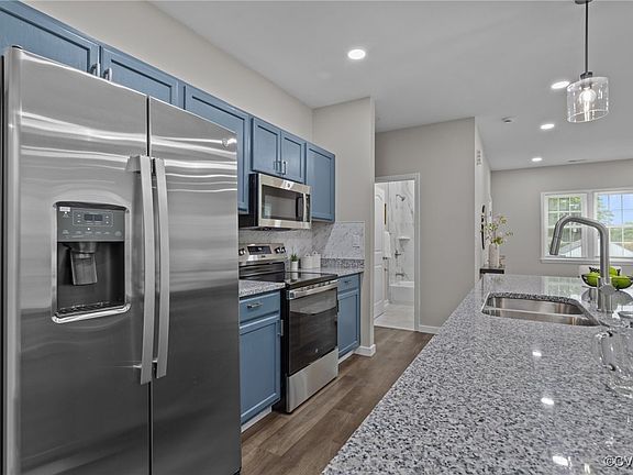 4th image of 204 Saint Matthews St