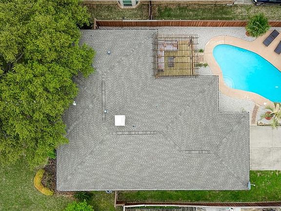 3rd image of 1716 Mayflower Dr