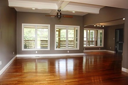 4th image of 218 Valley Creek Dr