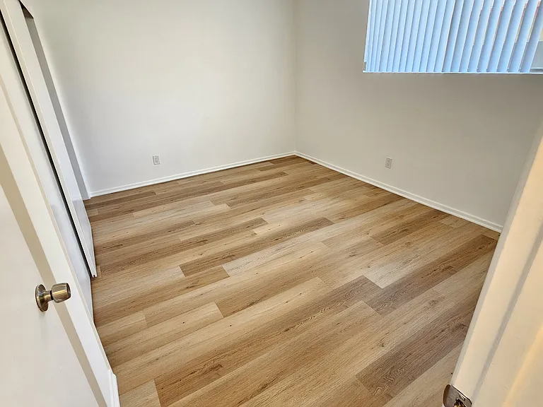 910 N Orange Grove Ave — Photo 12