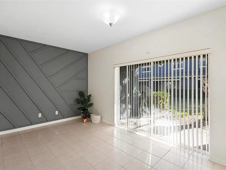 Wilshire Way Rd — Photo 14