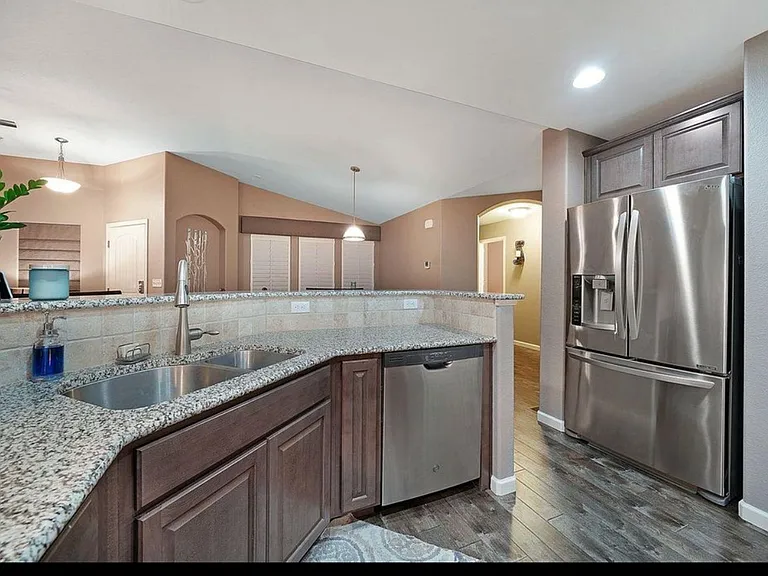 824 Yellow Jasper Point — Photo 8
