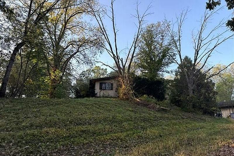 1st image of 34225 Bassett Rd