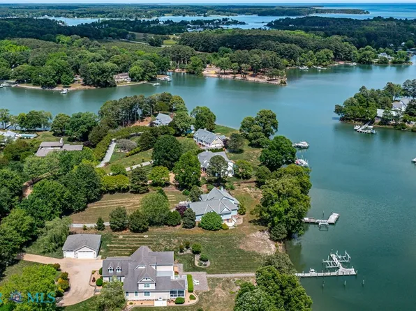 310 Old Point Rd, White Stone, VA 22578