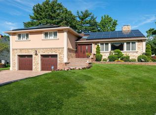 69 Hamilton Dr, Roslyn, NY 11576