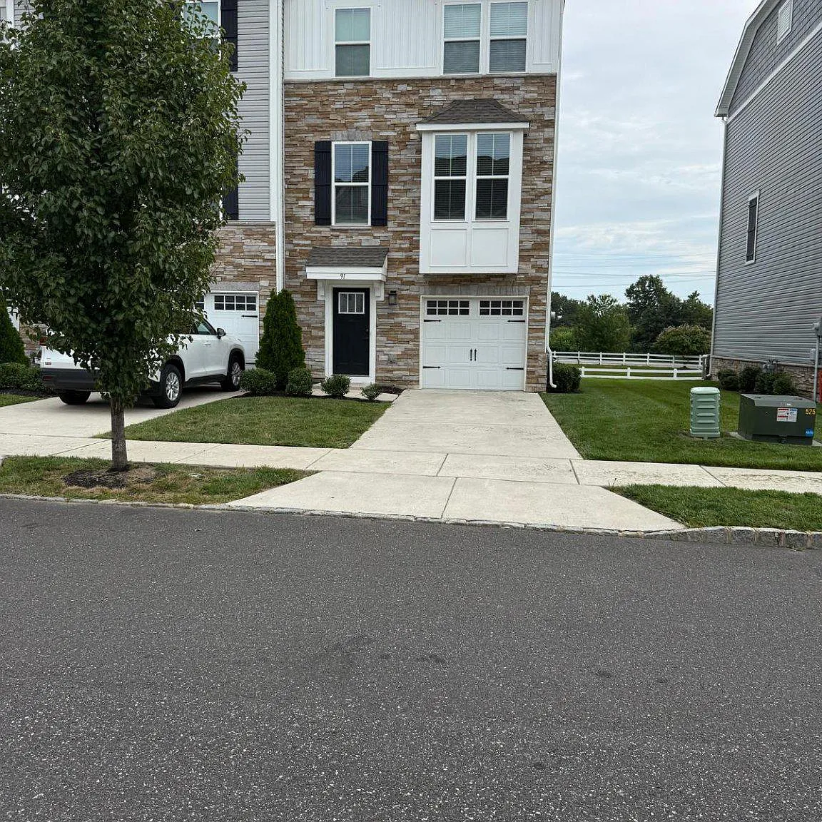 4 bed, 3.0 bath, 2285 sqft, $3,800 — Photo 1