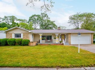 1442 Woodside Rd, Muskegon, MI 49441