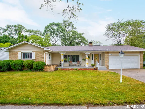 1442 Woodside Rd, Muskegon, MI 49441