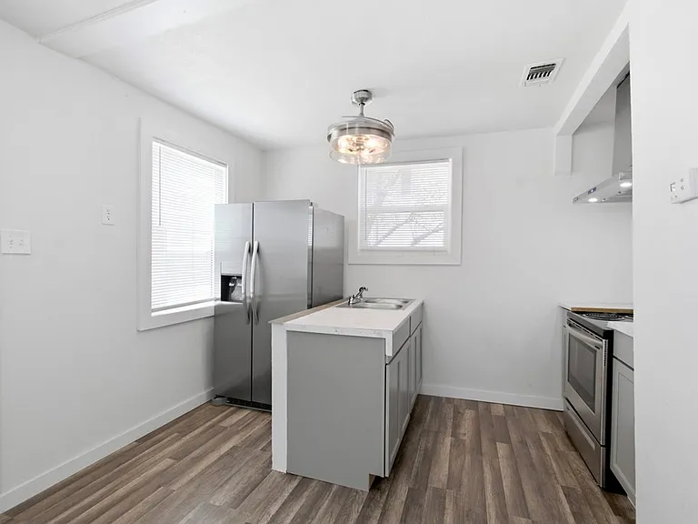 210 N Jackson St #A — Photo 10