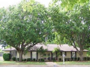 1900 San Jacinto, Grand Prairie, TX 76012