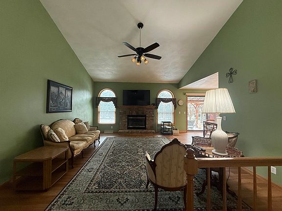 4th image of 3718 Curry Ln