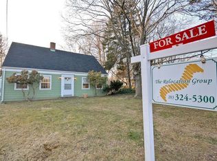 125 Hilltop Dr, Trumbull, CT 06611