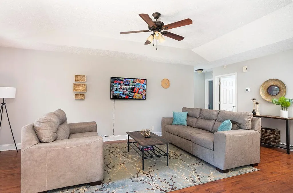 3 bed, $3,243 — Photo 1