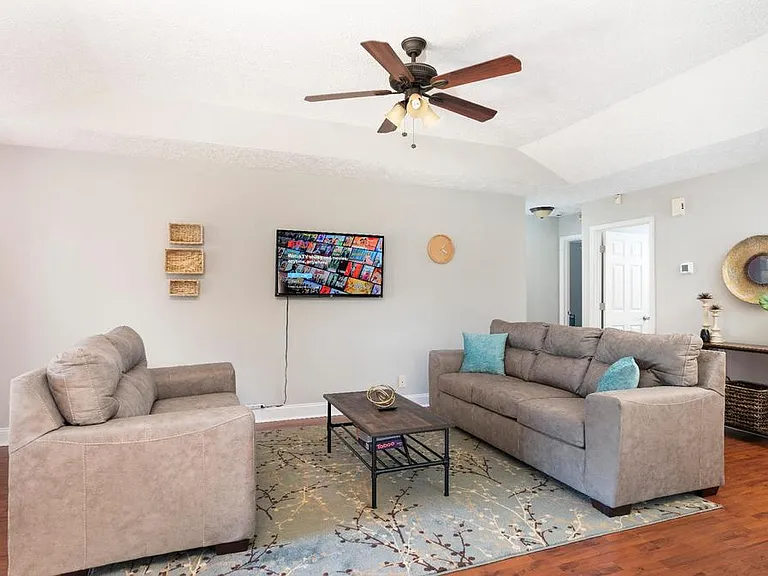 Karen Ct — Photo 1