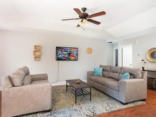 (undisclosed Address), Oak Grove, KY 42262