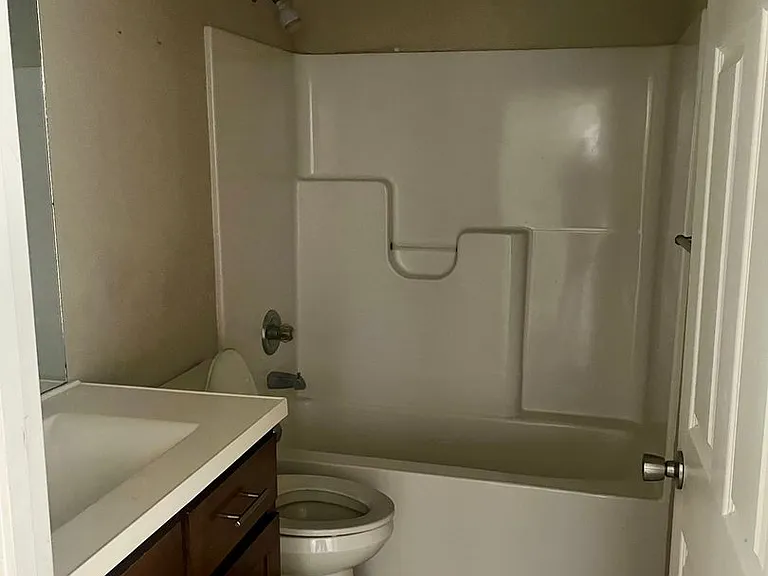 127 Drake St — Photo 6