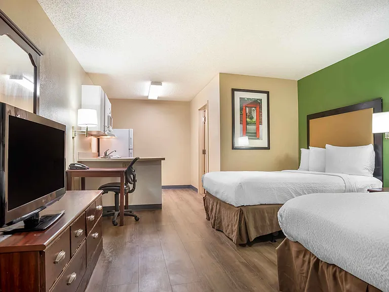 Studio Suite - 2 Full Beds