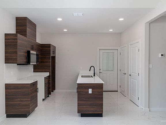 4th image of 501 Covey Dr #4