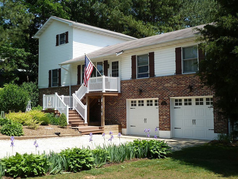 2nd image of 608 Calvert St