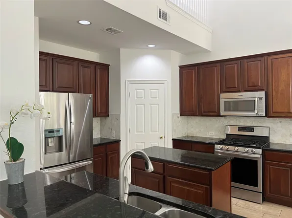 6621 Autumn Trl, The Colony, TX 75056