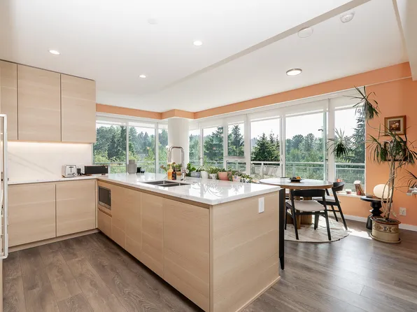 305 Morrissey Rd #707, Pt Moody, BC V3H 0E6
