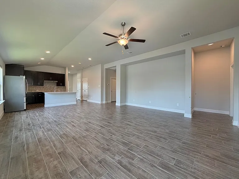 4300 Liberty Ln — Photo 8