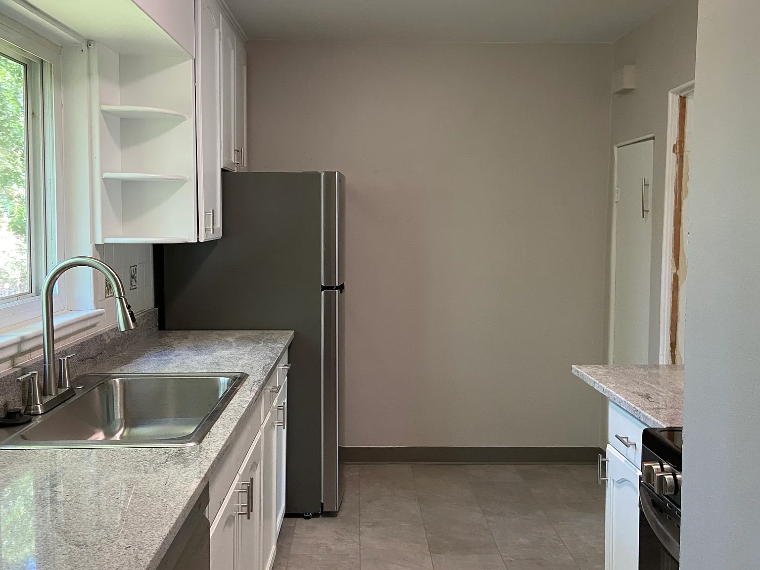 2 bed, 850 sqft, $1,900 — Photo 3
