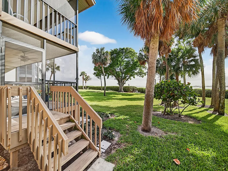 218 NE Edgewater Dr — Photo 29