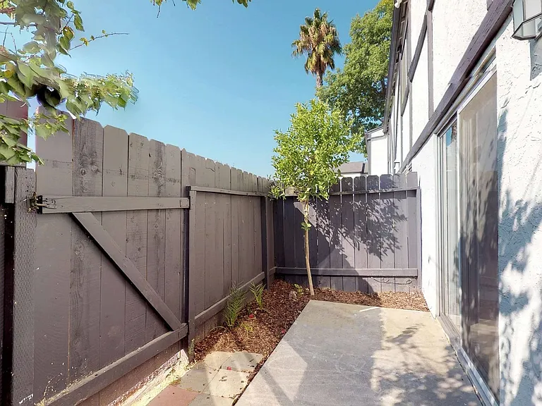 Henry Square- Luxury Townhomes — Photo 23
