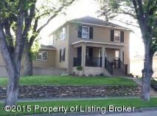 307 7th Ave W, Dickinson, ND 58601