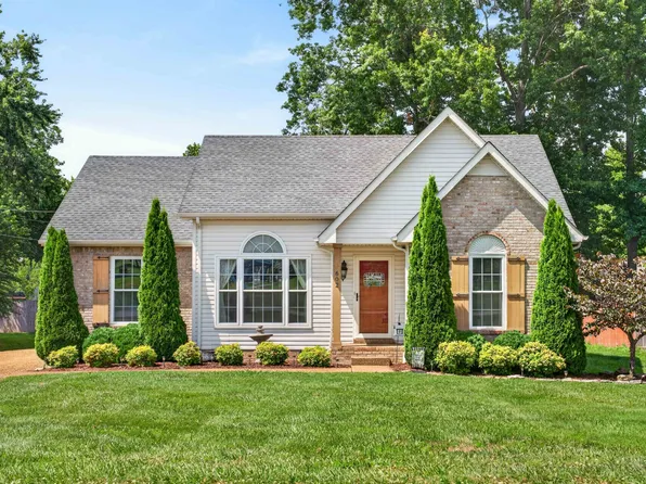 602 Highland Dr, White House, TN 37188