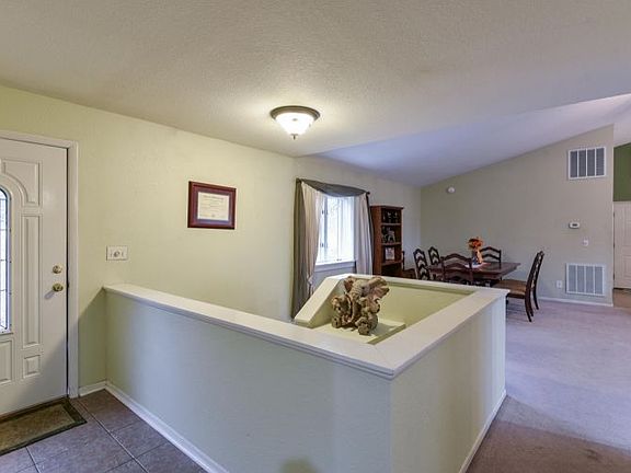 4th image of 194 Dogwood Ln