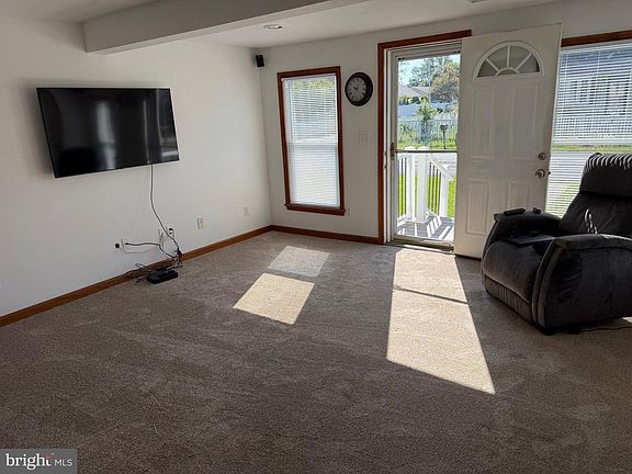 3rd image of 632 Fernhill Rd