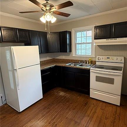 3rd image of 300 Dameron St