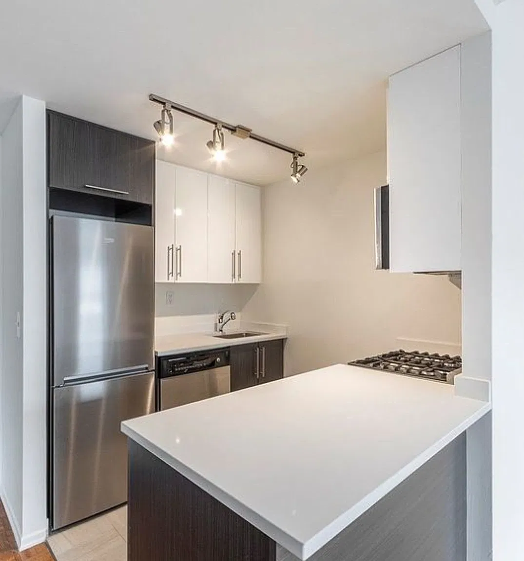 360 West 34th Street — Photo 3
