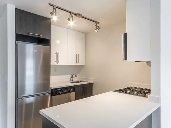 360 West 34th Street image 2 of 5